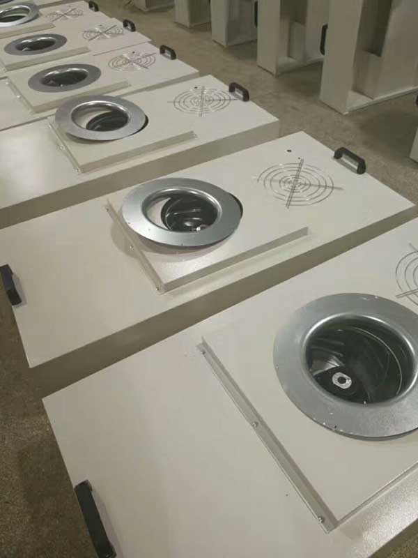 FFU風(fēng)機(jī)過濾機(jī)組和高效送風(fēng)口都是潔凈室末端常用的過風(fēng)送風(fēng)過濾設(shè)備之一 FFU風(fēng)機(jī)過濾機(jī)組和高效送風(fēng)口都是潔凈室末端常用的過風(fēng)送風(fēng)過濾設(shè)備之一